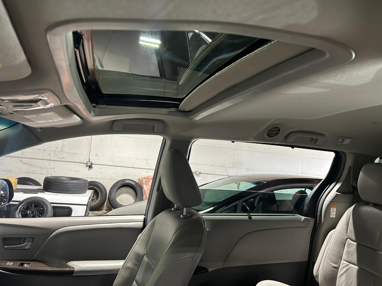 Toyota Sienna XLE AWD 7-Passenger V6 2016