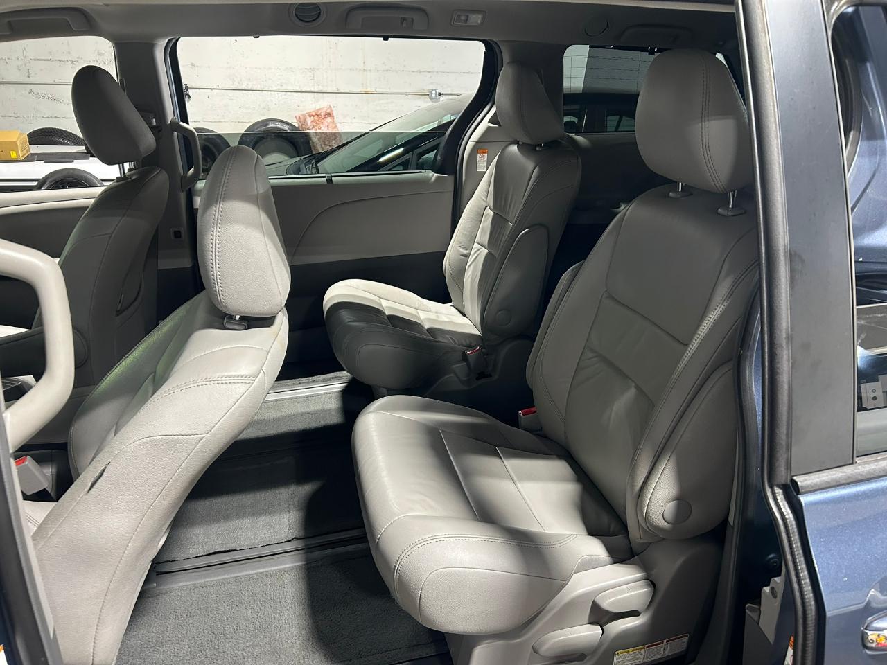 Toyota Sienna XLE AWD 7-Passenger V6 2016