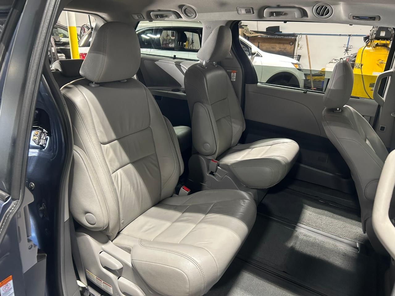 Toyota Sienna XLE AWD 7-Passenger V6 2016