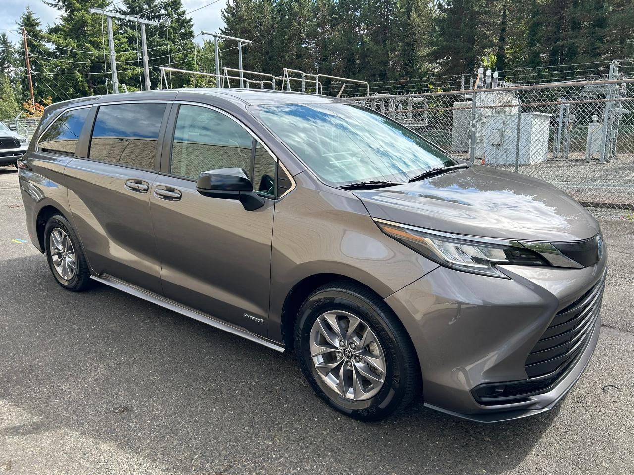 Toyota Sienna LE 8-Passenger AWD 2021