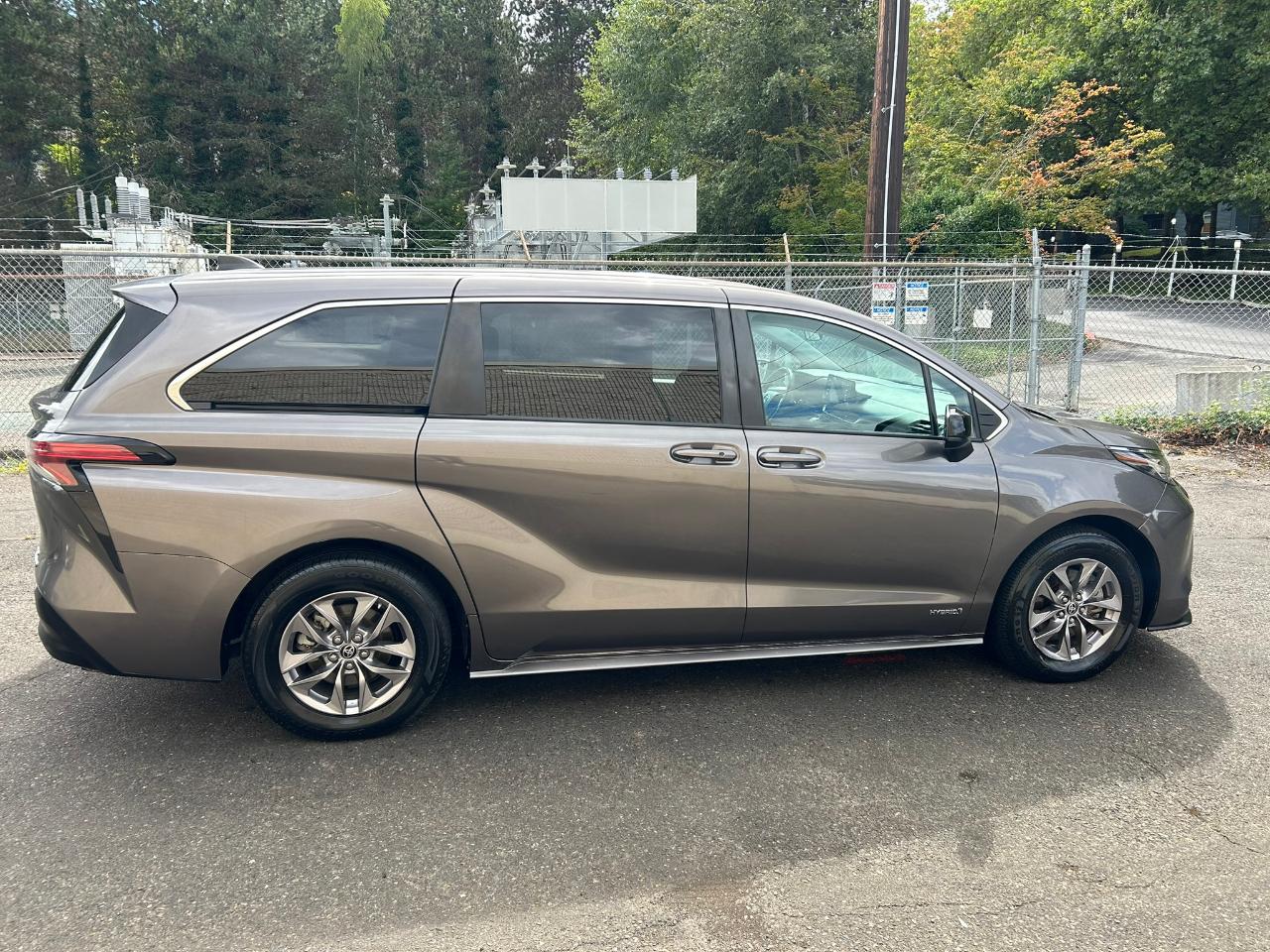 Toyota Sienna LE 8-Passenger AWD 2021