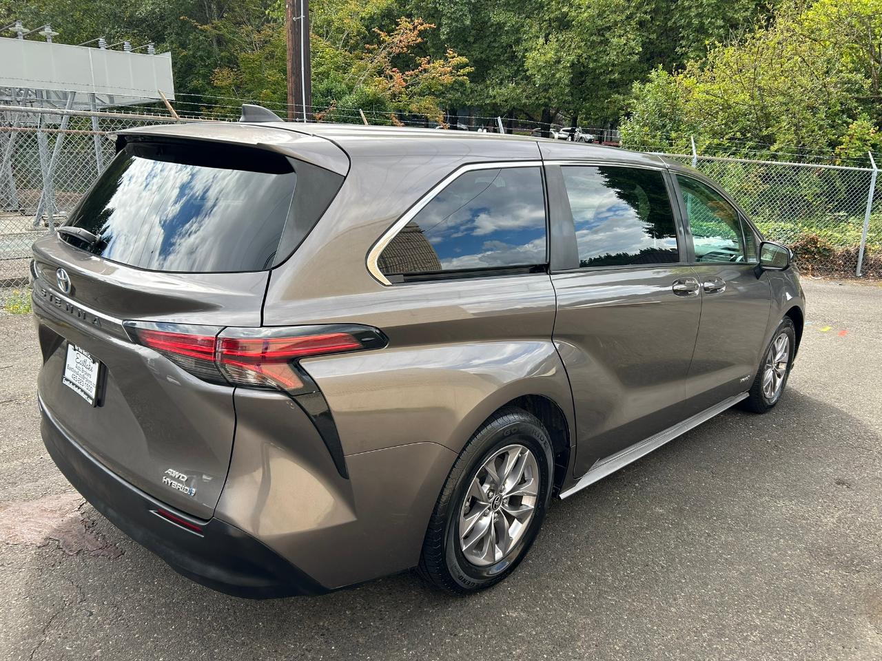 Toyota Sienna LE 8-Passenger AWD 2021