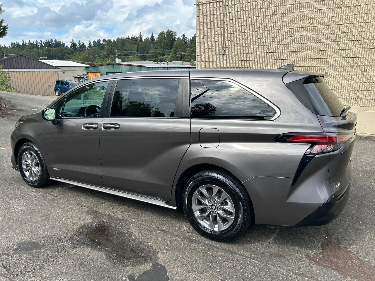 Toyota Sienna LE 8-Passenger AWD 2021