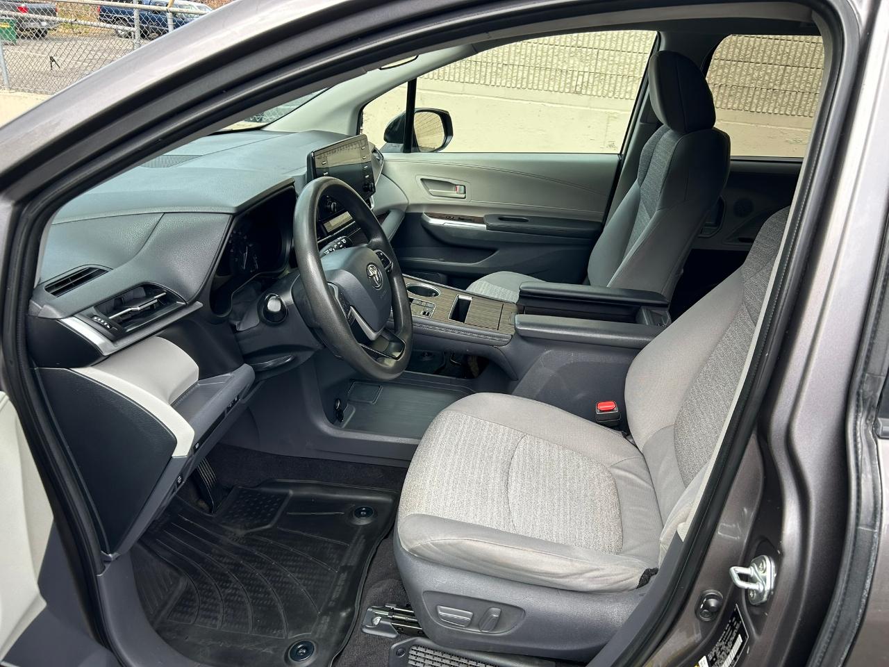 Toyota Sienna LE 8-Passenger AWD 2021