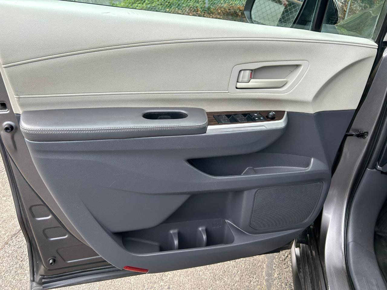Toyota Sienna LE 8-Passenger AWD 2021