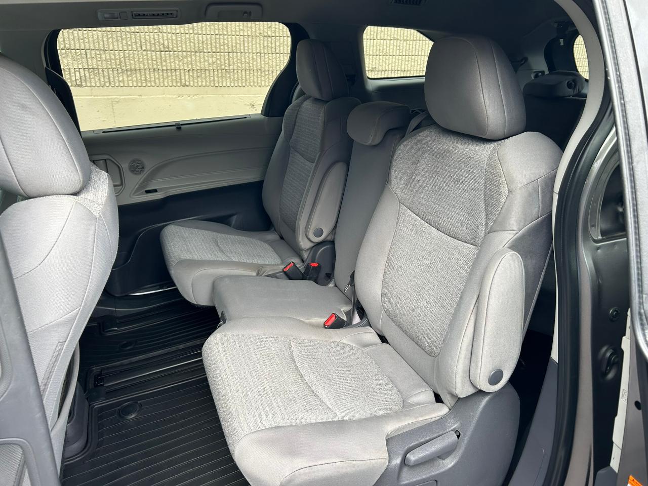 Toyota Sienna LE 8-Passenger AWD 2021
