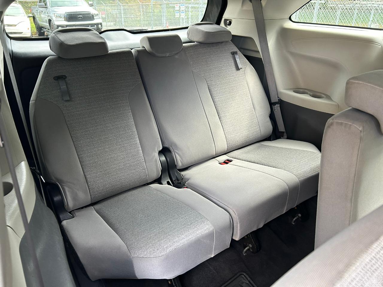 Toyota Sienna LE 8-Passenger AWD 2021