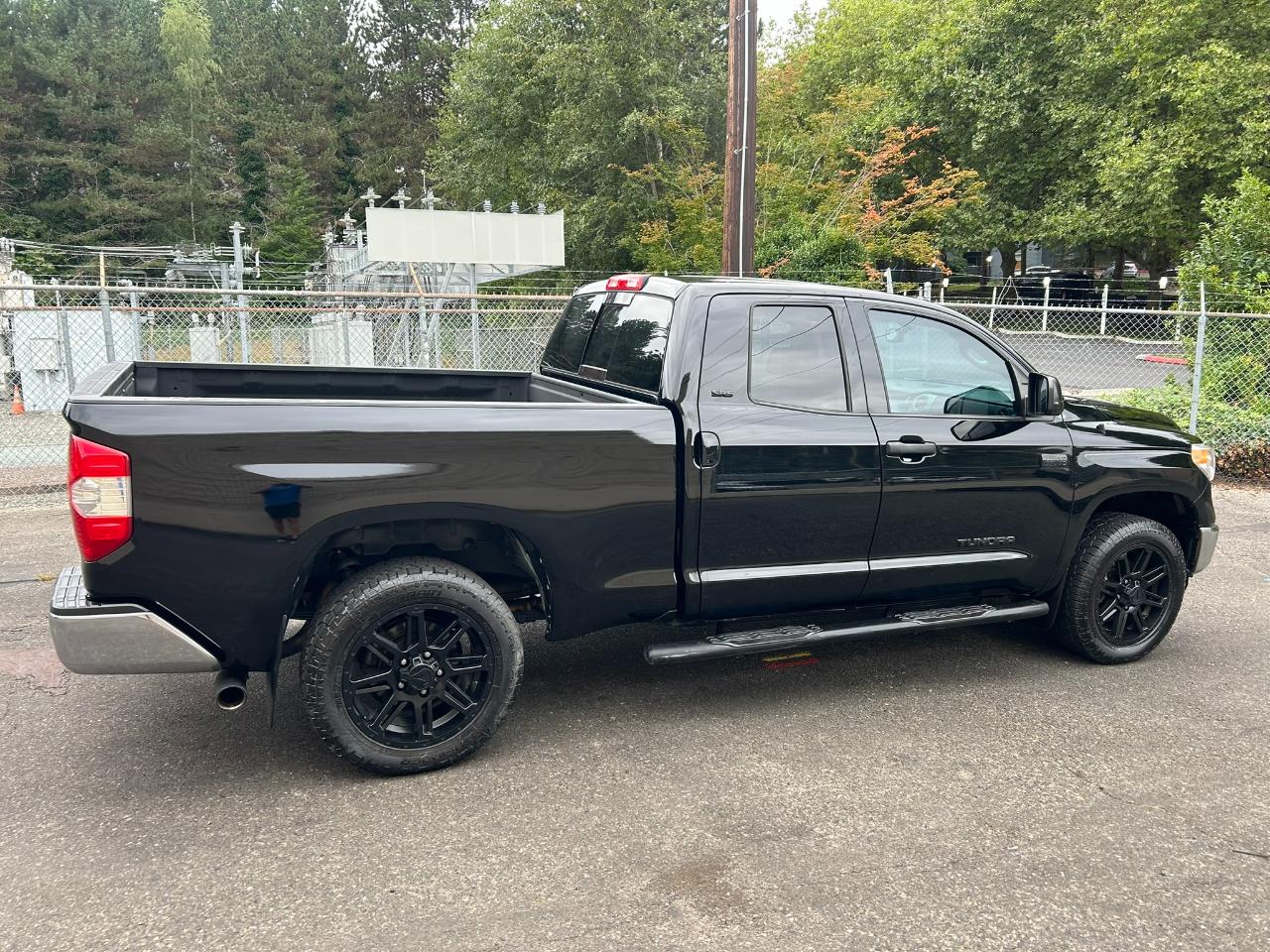 Toyota Tundra SR5 5.7L V8 FFV Double Cab 4WD 2017