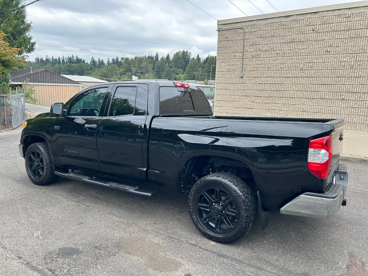 Toyota Tundra SR5 5.7L V8 FFV Double Cab 4WD 2017