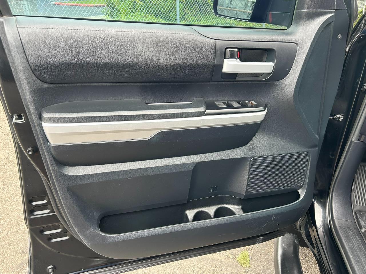 Toyota Tundra SR5 5.7L V8 FFV Double Cab 4WD 2017