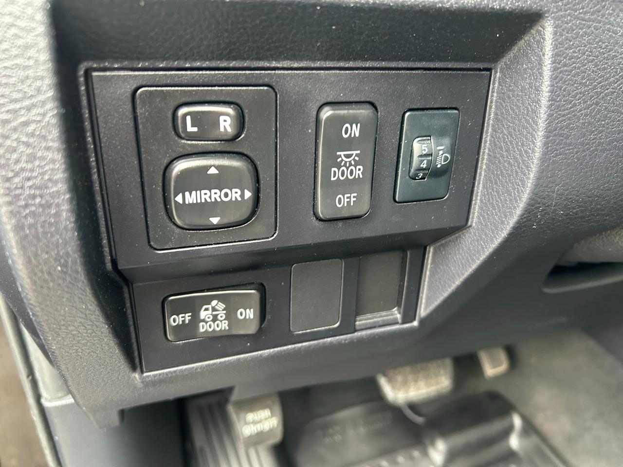 Toyota Tundra SR5 5.7L V8 FFV Double Cab 4WD 2017