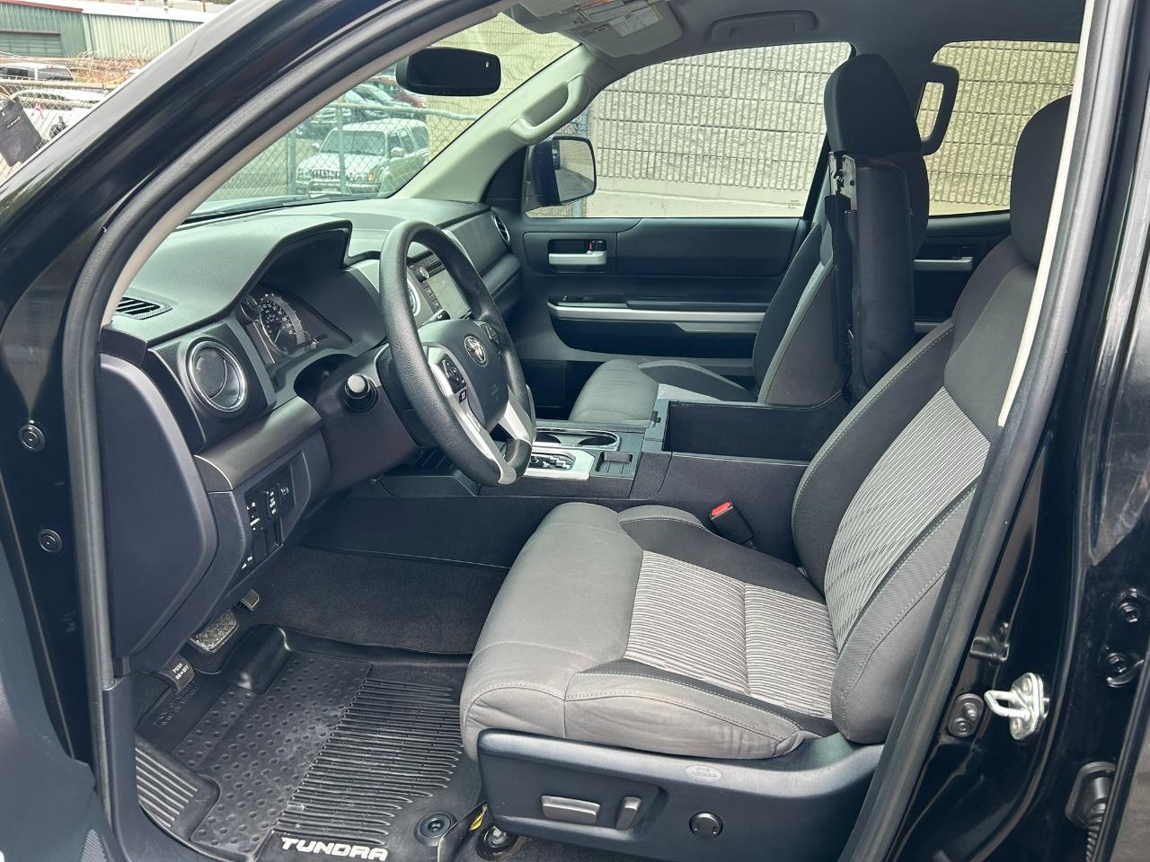 Toyota Tundra SR5 5.7L V8 FFV Double Cab 4WD 2017