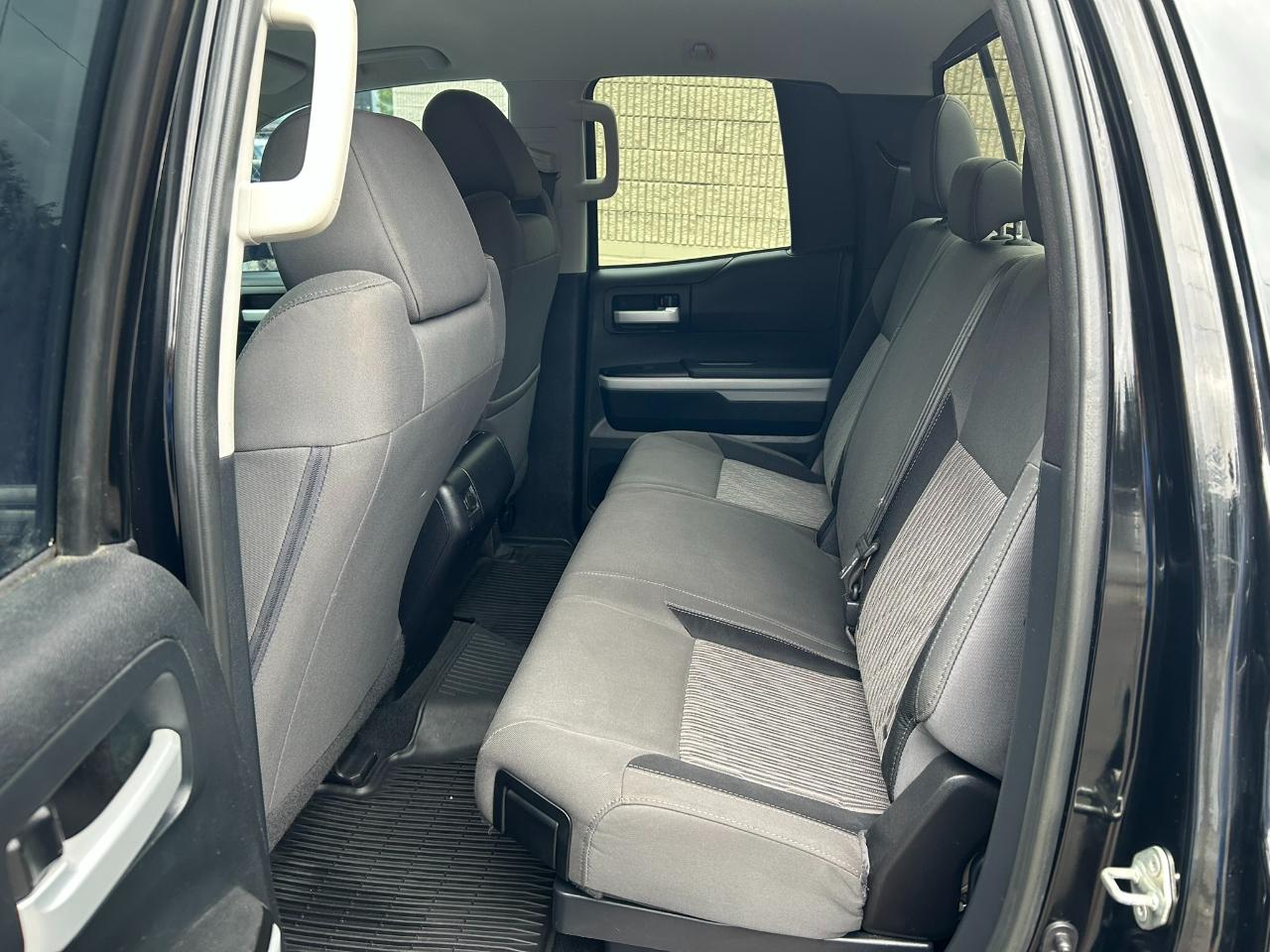 Toyota Tundra SR5 5.7L V8 FFV Double Cab 4WD 2017