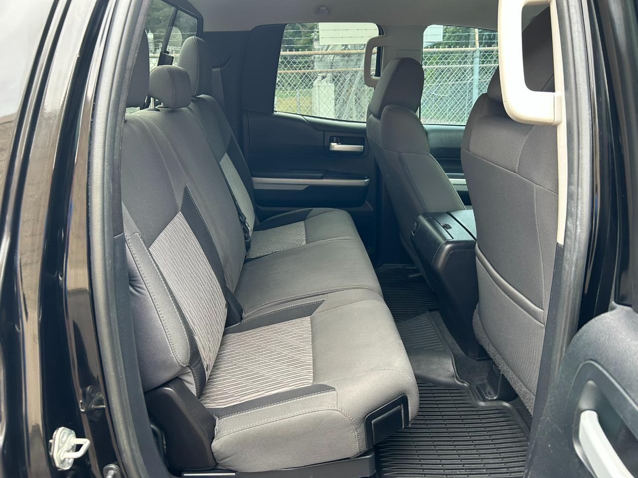 Toyota Tundra SR5 5.7L V8 FFV Double Cab 4WD 2017