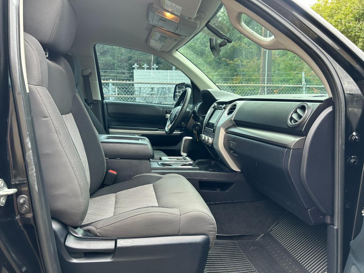 Toyota Tundra SR5 5.7L V8 FFV Double Cab 4WD 2017