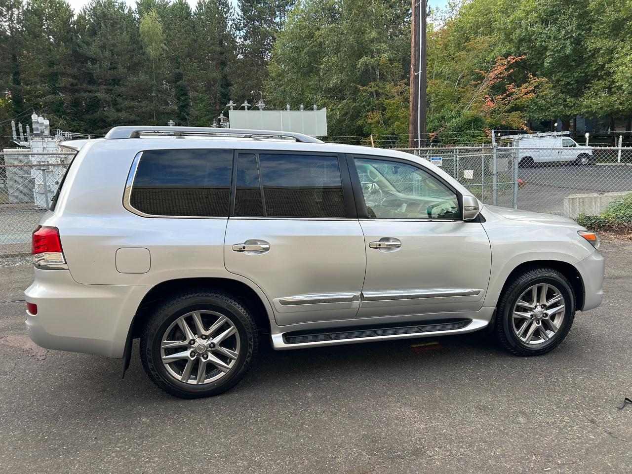 Lexus LX 570 Sport Utility 2013