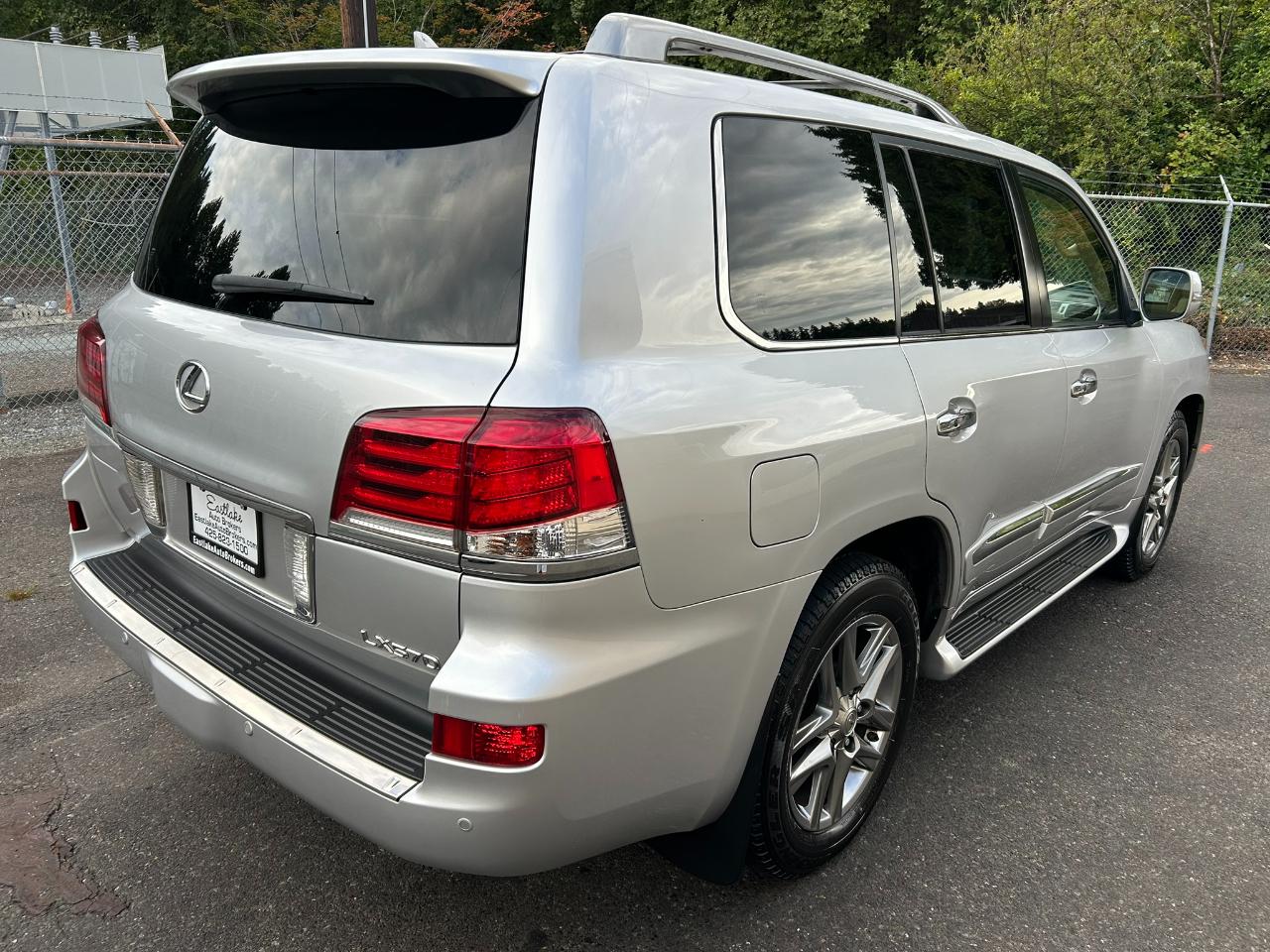 Lexus LX 570 Sport Utility 2013