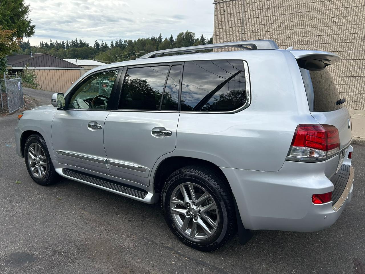 Lexus LX 570 Sport Utility 2013