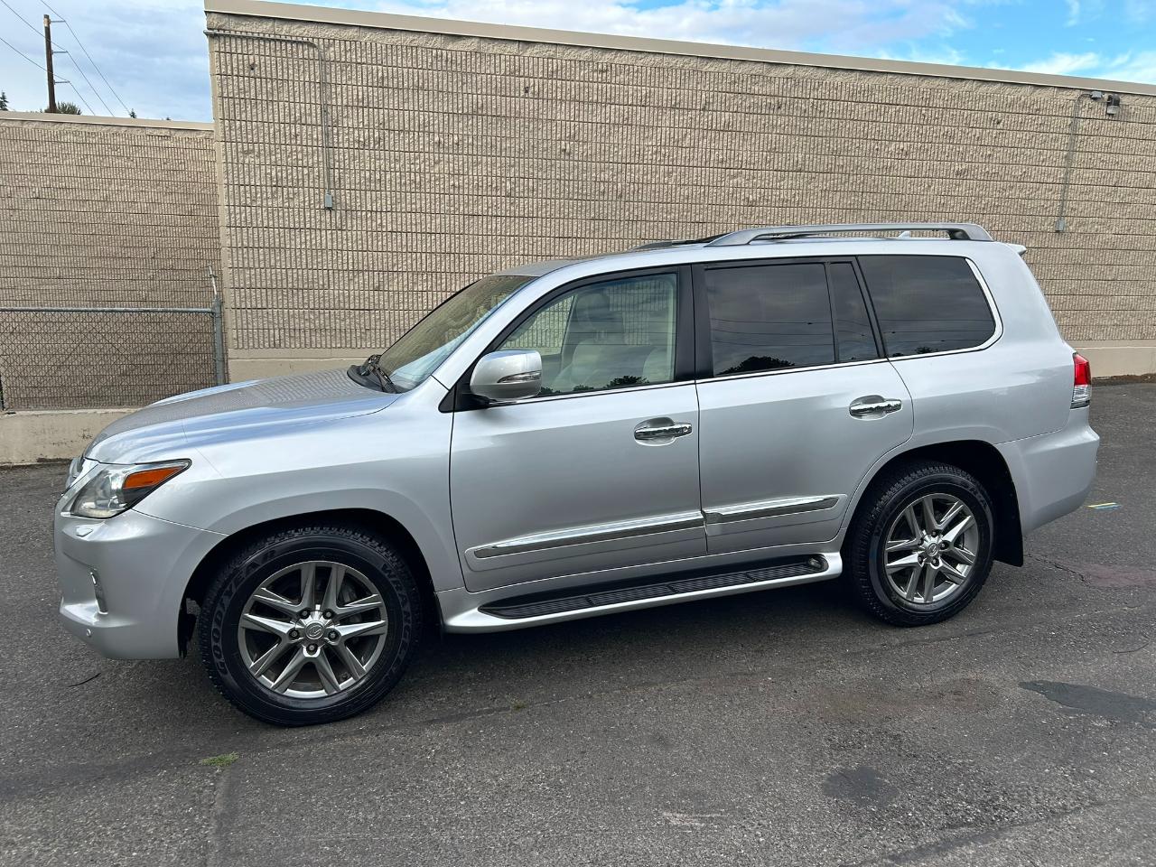 Lexus LX 570 Sport Utility 2013