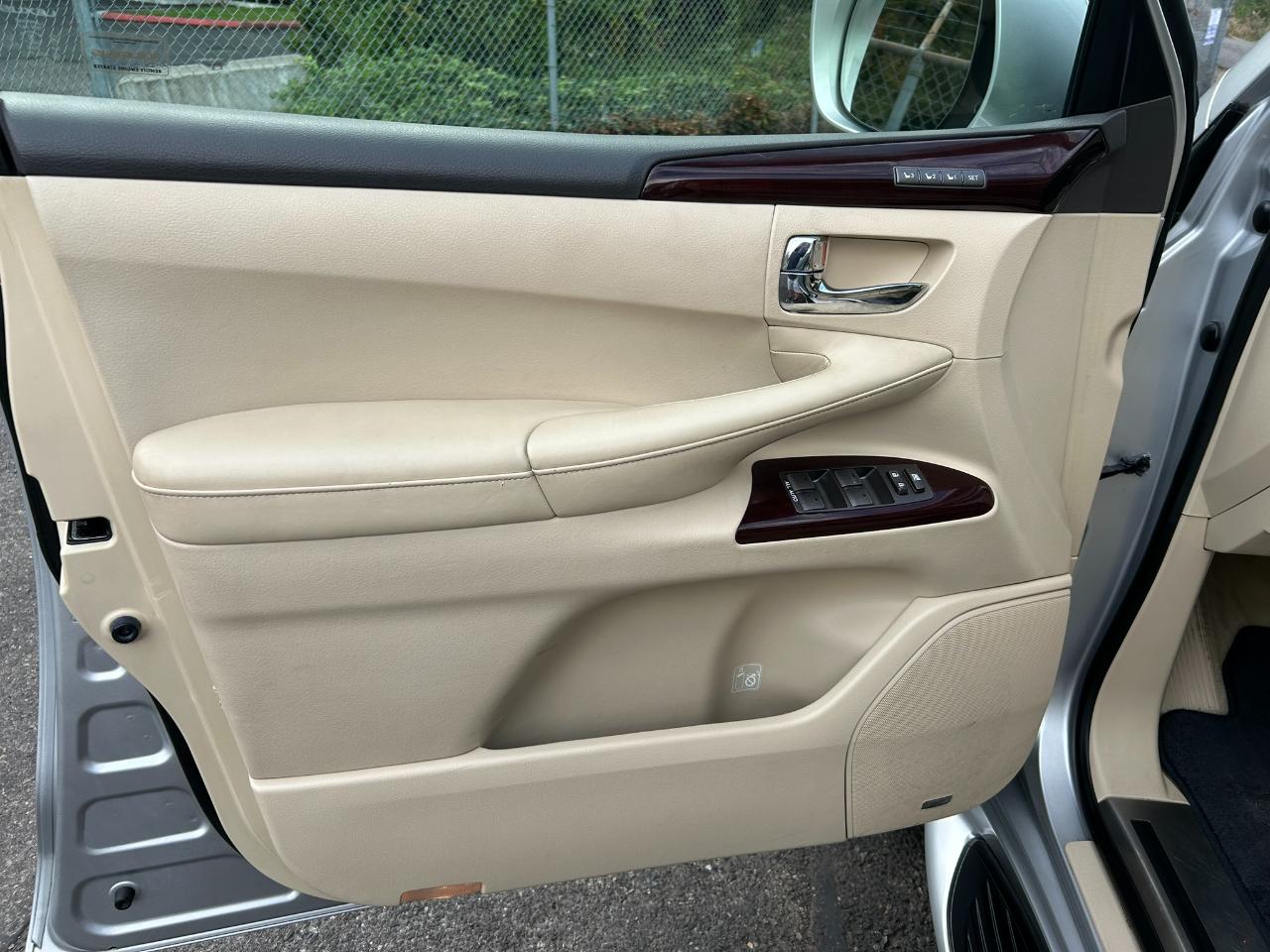 Lexus LX 570 Sport Utility 2013