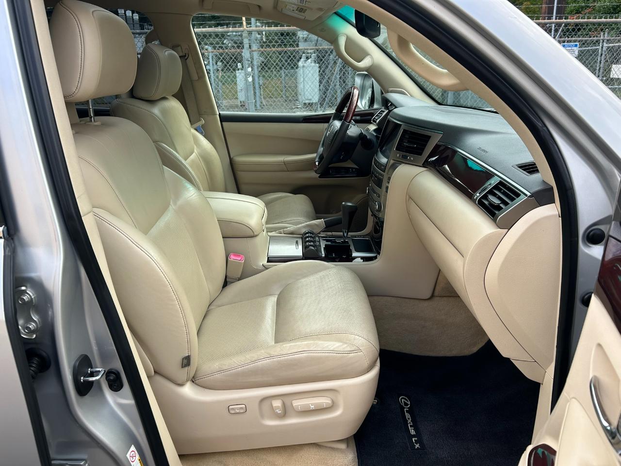 Lexus LX 570 Sport Utility 2013
