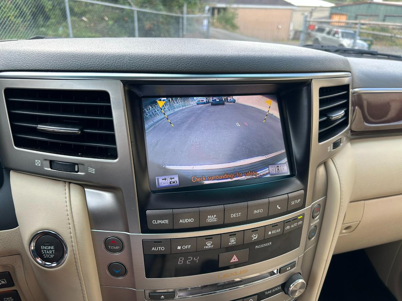 Lexus LX 570 Sport Utility 2013