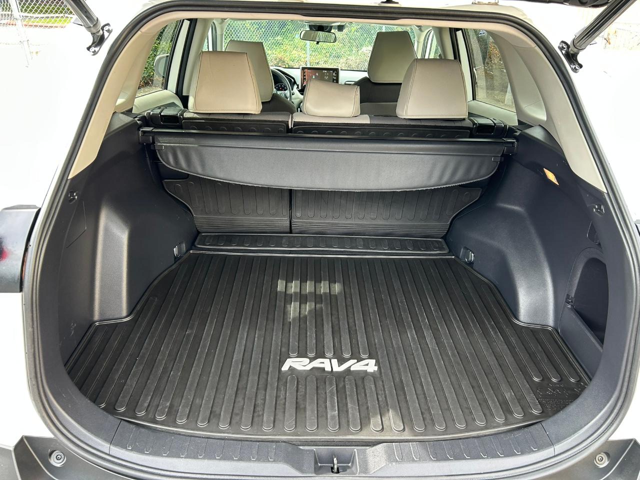 Toyota RAV4 Hybrid XLE 2020