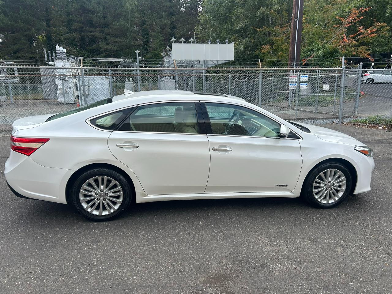 Toyota Avalon Hybrid Limited 2014