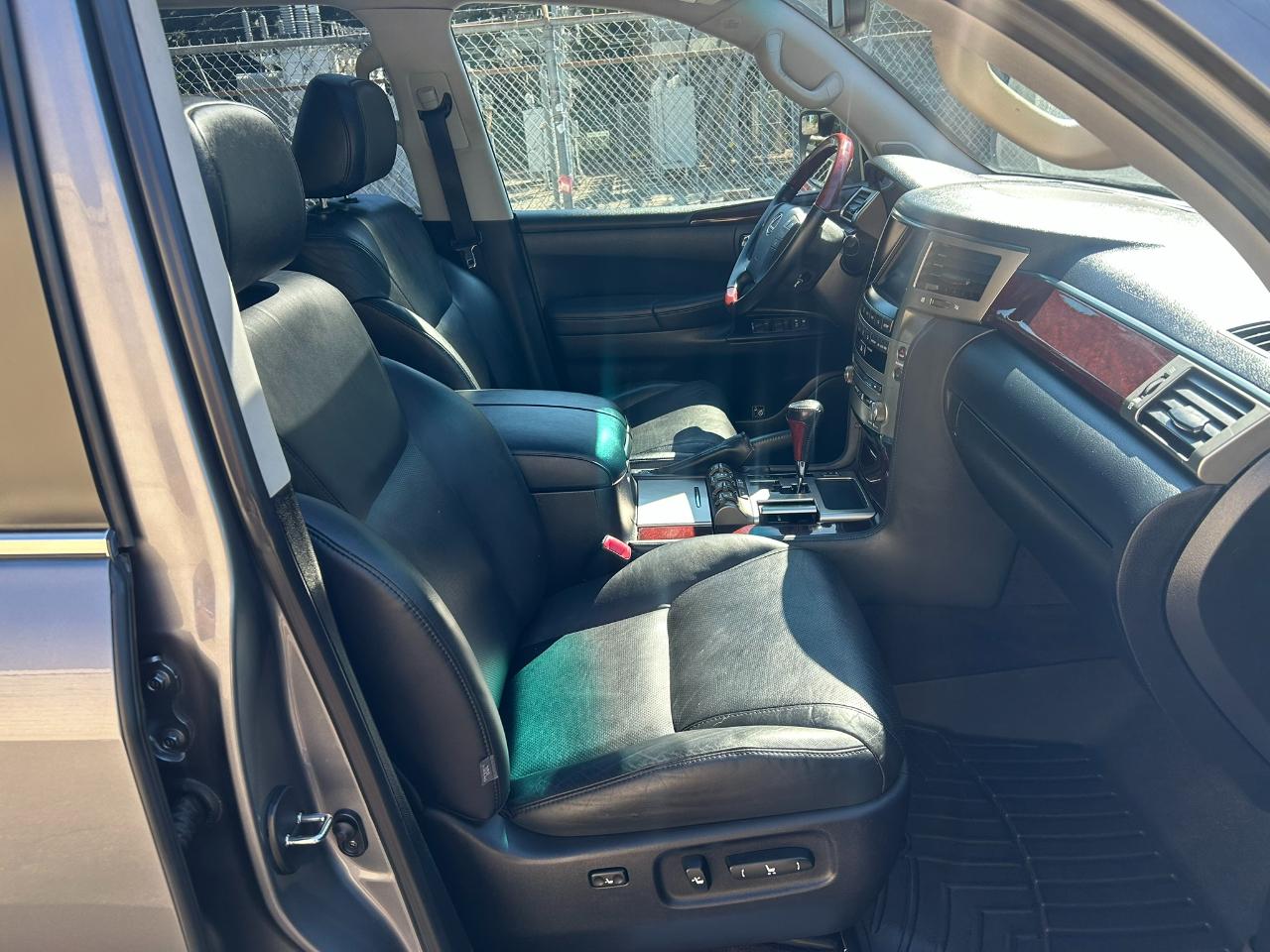 Lexus LX 570 Sport Utility 2013