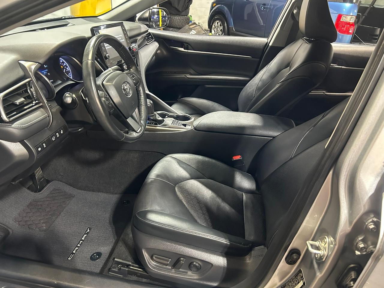 Toyota Camry Hybrid XSE 2022