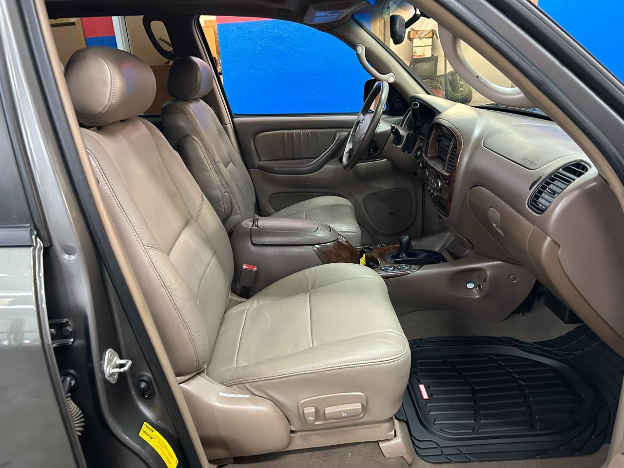 Toyota Sequoia Limited 4WD 2004