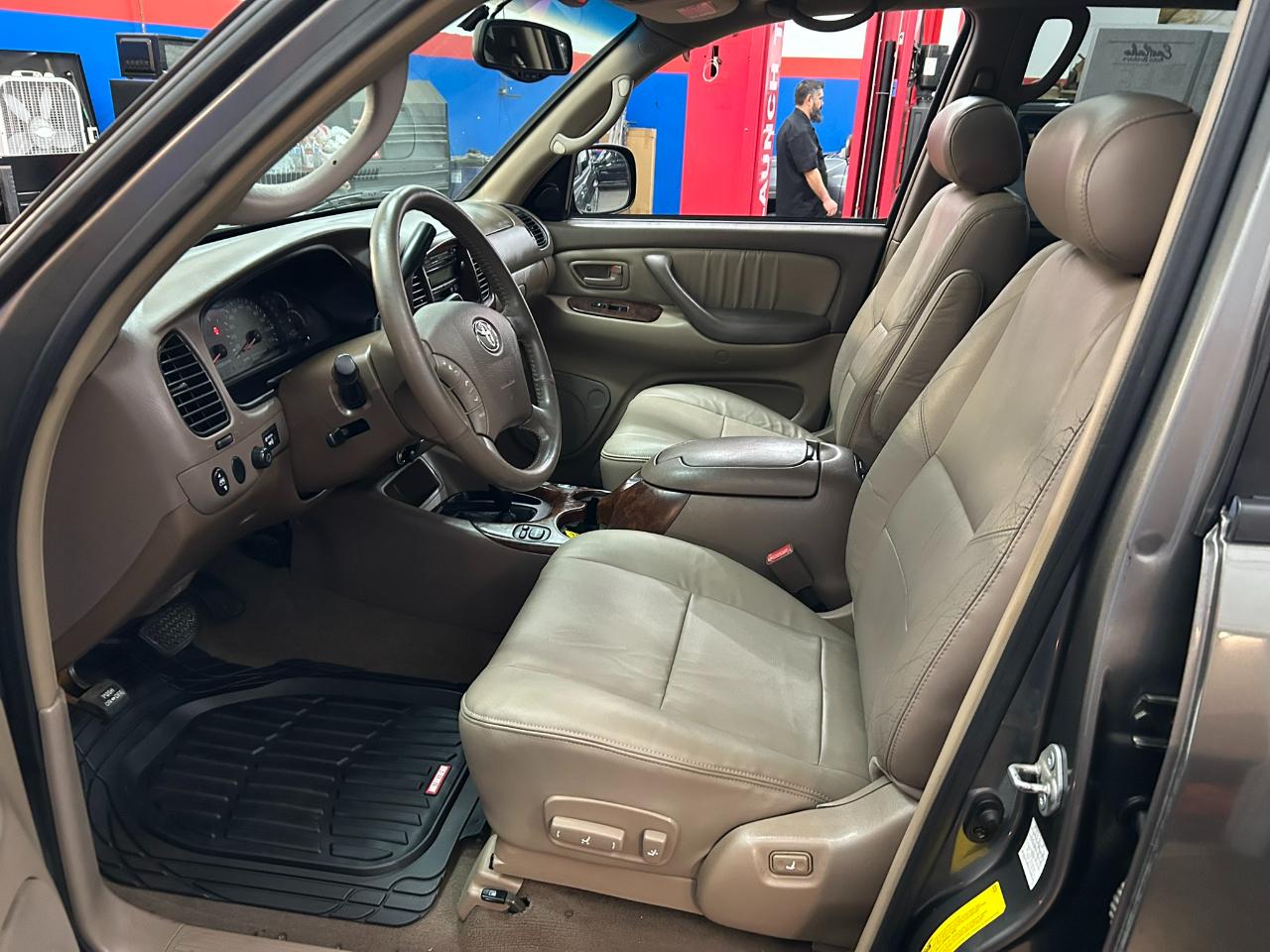 Toyota Sequoia Limited 4WD 2004