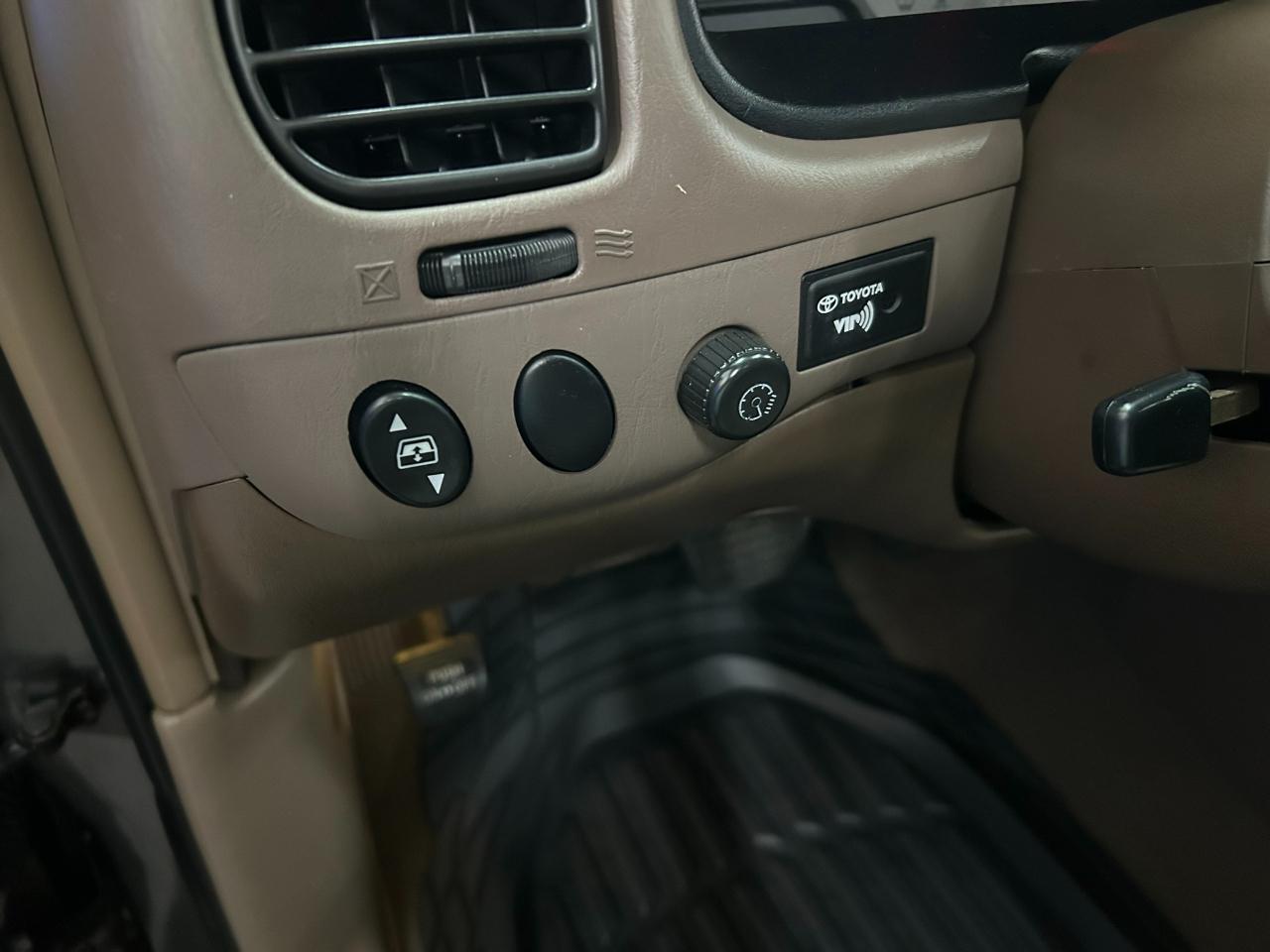 Toyota Sequoia Limited 4WD 2004