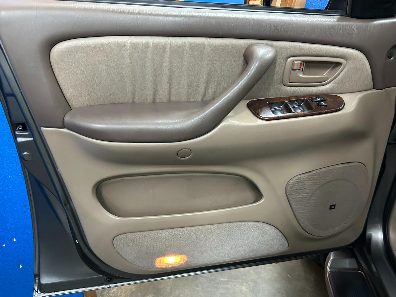Toyota Sequoia Limited 4WD 2004
