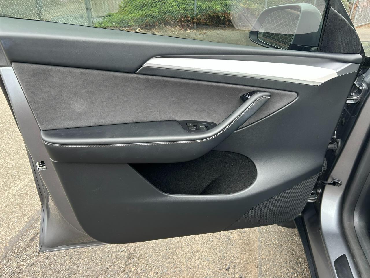 Tesla Model Y Long Range AWD 2024