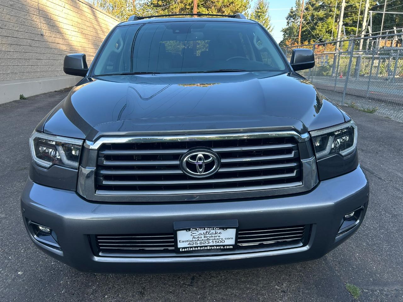 Toyota Sequoia SR5 5.7L 4WD 2018