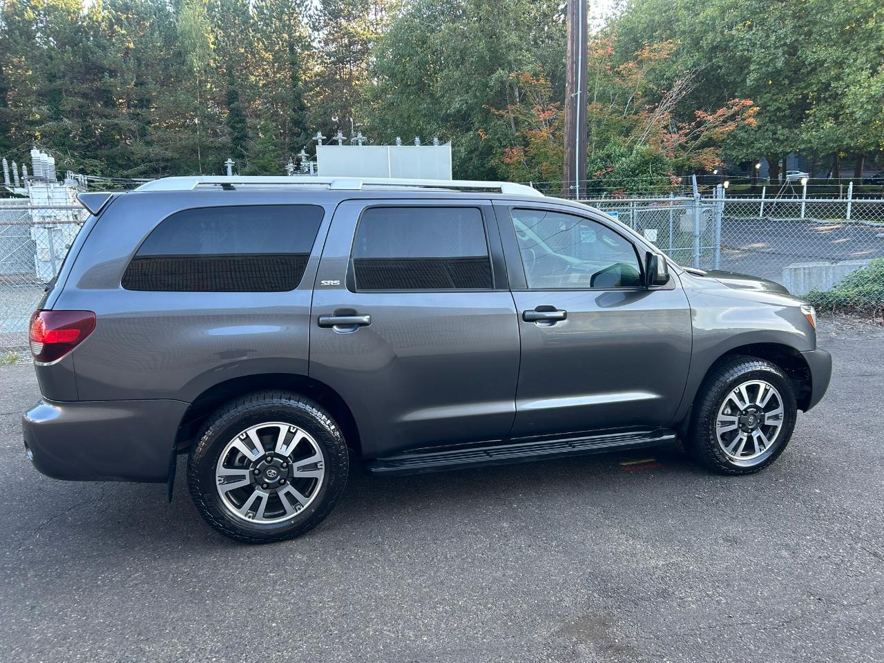 Toyota Sequoia SR5 5.7L 4WD 2018