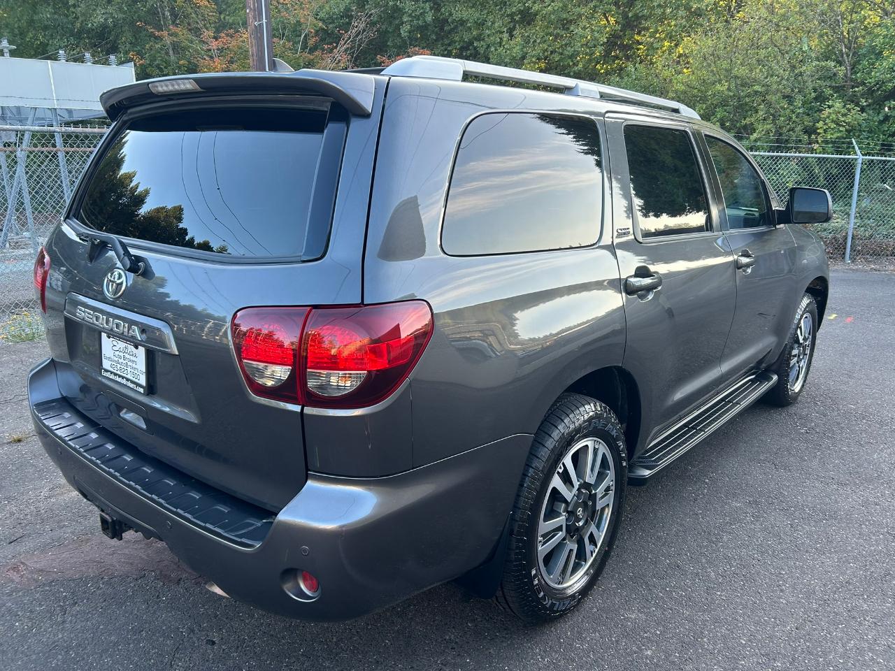 Toyota Sequoia SR5 5.7L 4WD 2018