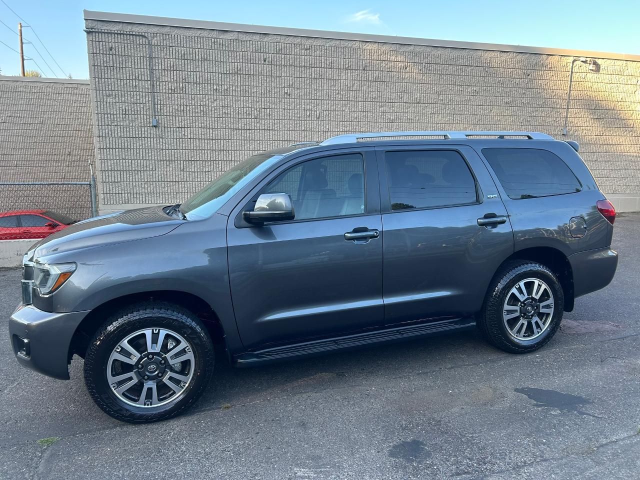 Toyota Sequoia SR5 5.7L 4WD 2018