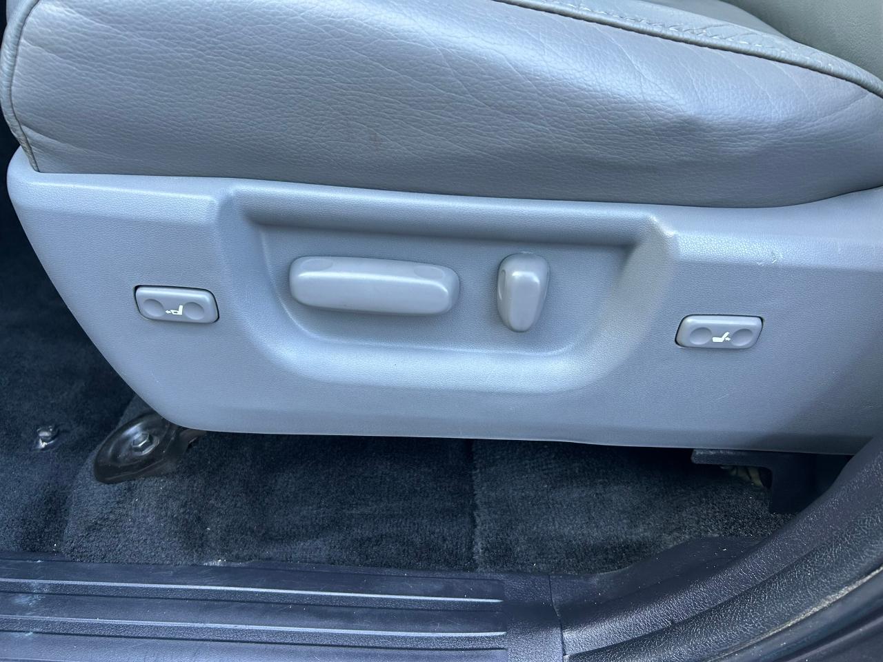 Toyota Sequoia SR5 5.7L 4WD 2018