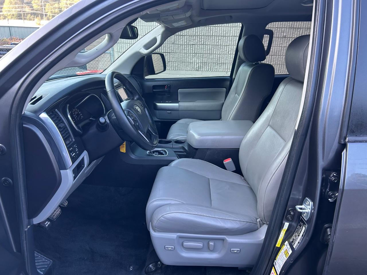 Toyota Sequoia SR5 5.7L 4WD 2018