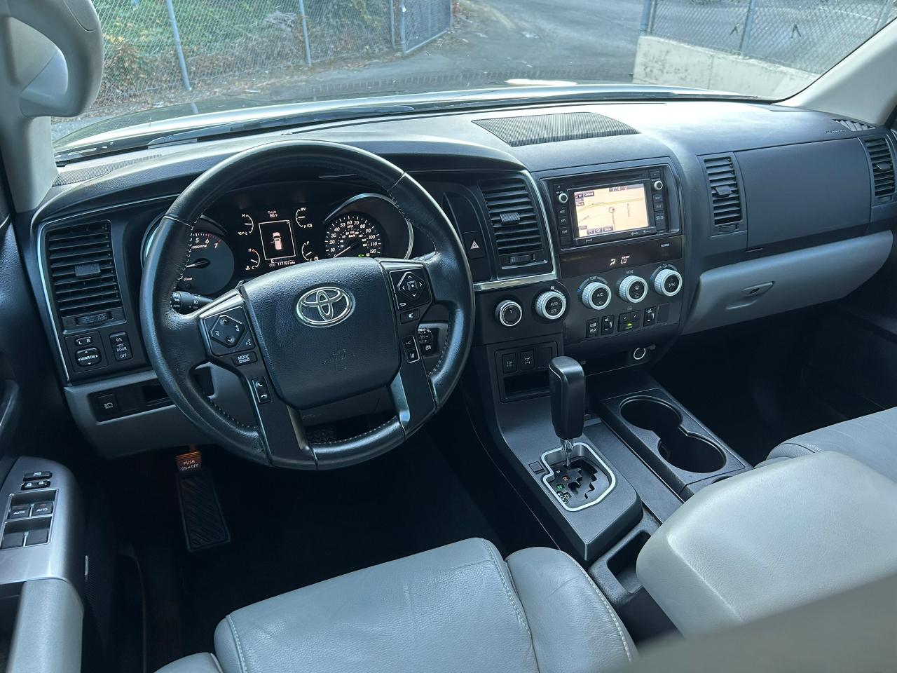 Toyota Sequoia SR5 5.7L 4WD 2018