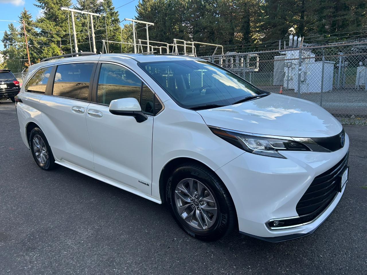 Toyota Sienna XLE 7-Passenger AWD 2021