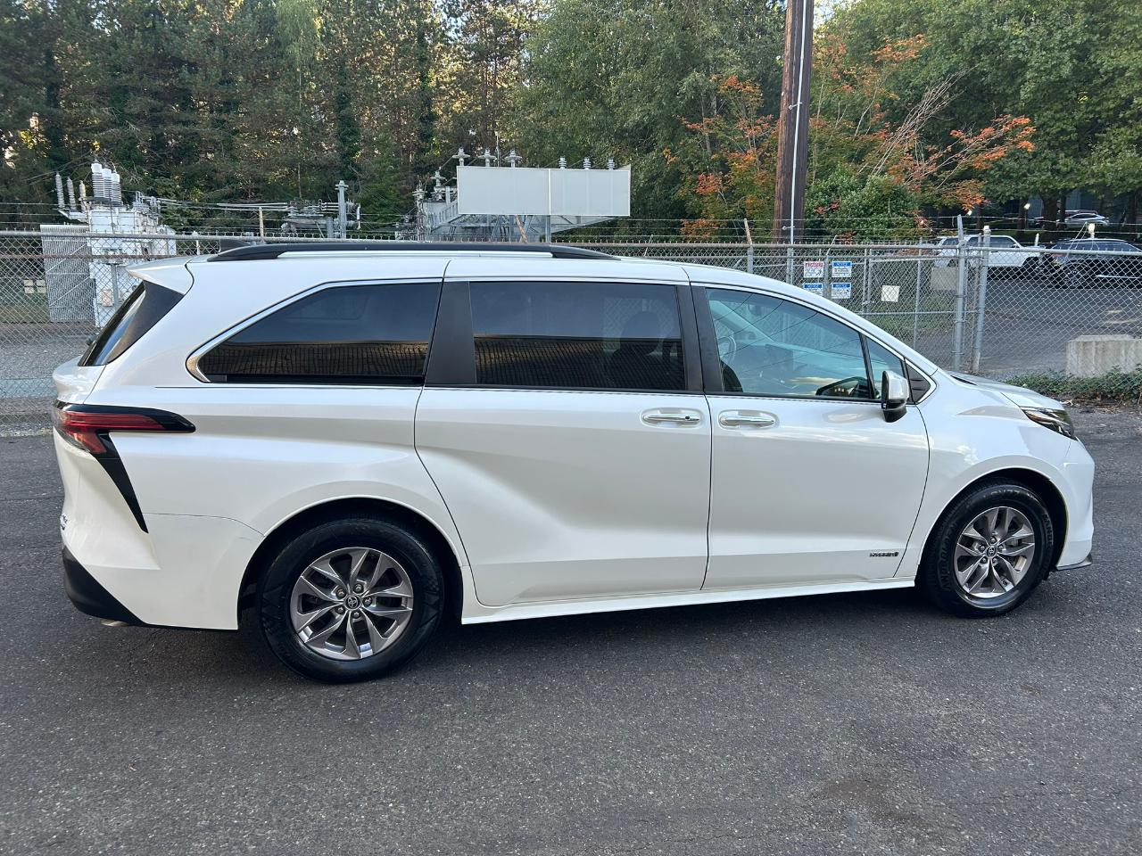 Toyota Sienna XLE 7-Passenger AWD 2021