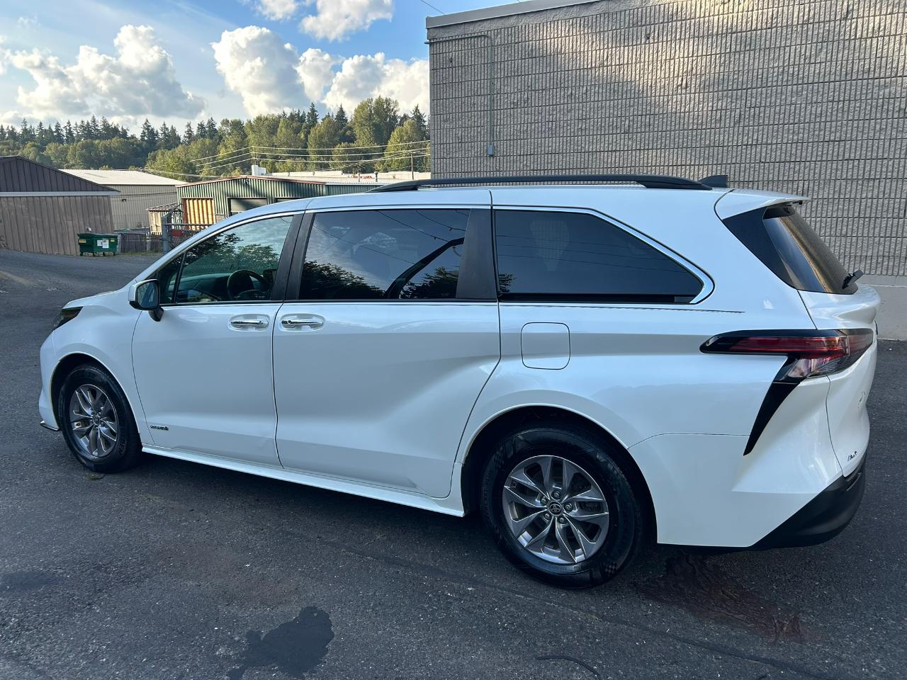 Toyota Sienna XLE 7-Passenger AWD 2021