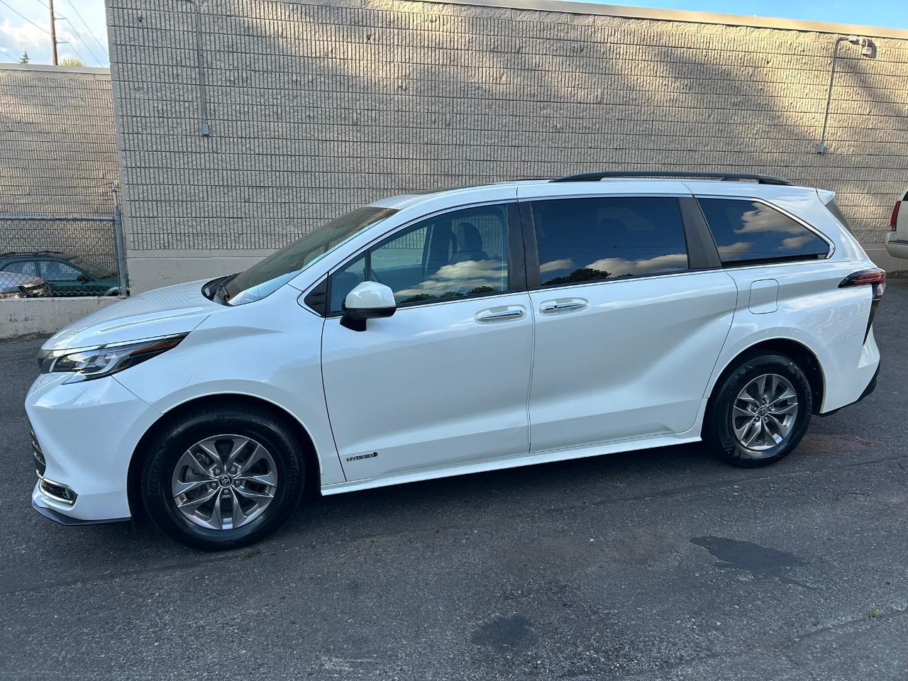 Toyota Sienna XLE 7-Passenger AWD 2021