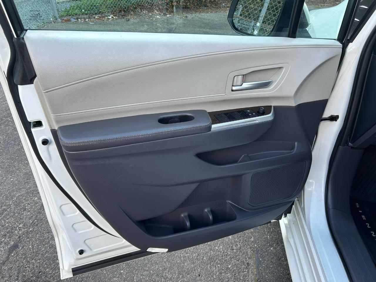 Toyota Sienna XLE 7-Passenger AWD 2021