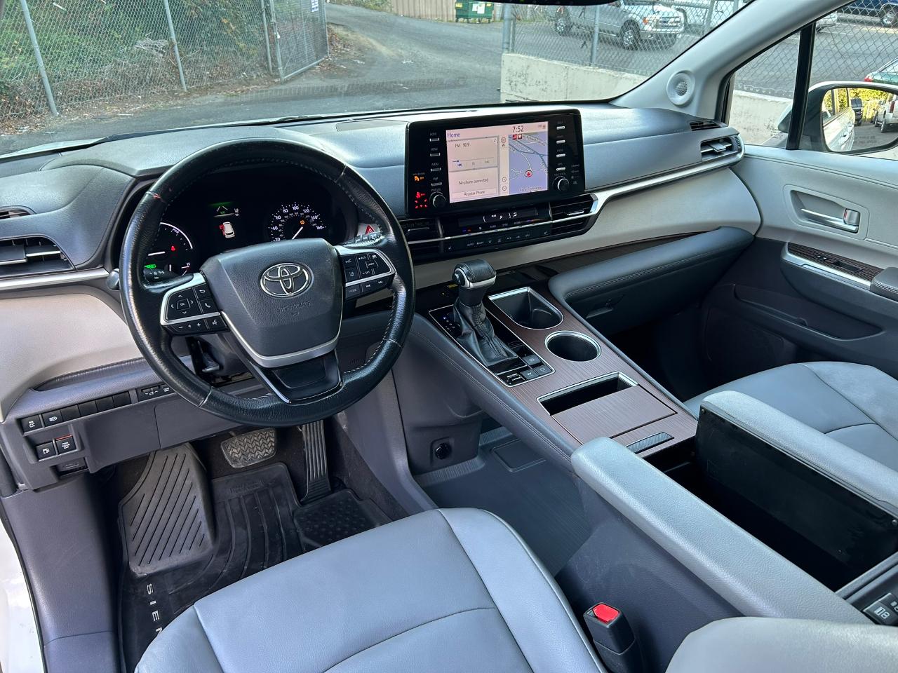 Toyota Sienna XLE 7-Passenger AWD 2021
