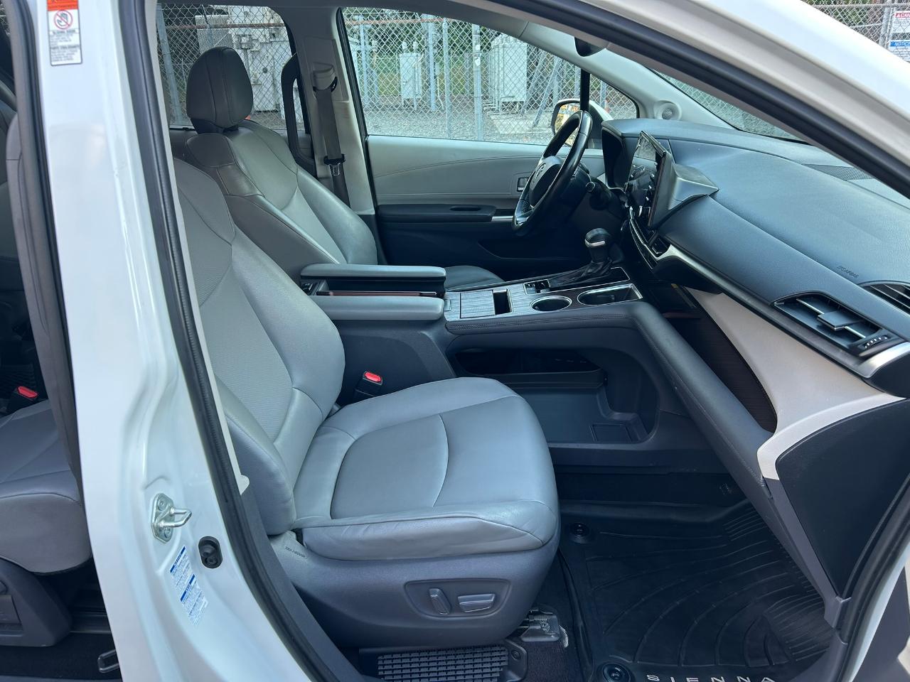 Toyota Sienna XLE 7-Passenger AWD 2021