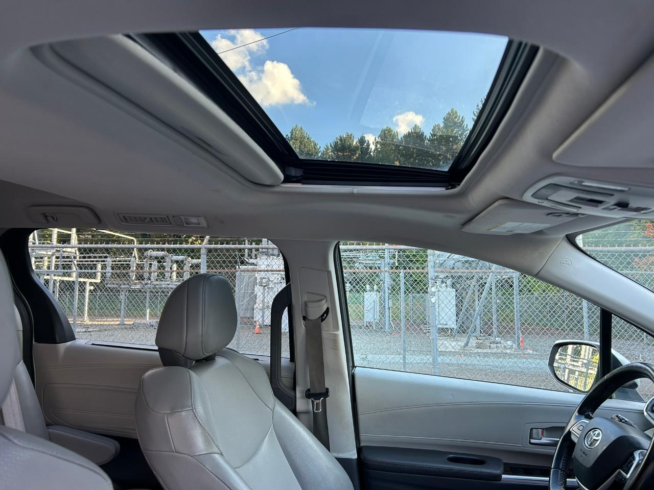 Toyota Sienna XLE 7-Passenger AWD 2021